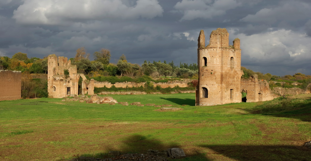 Villa di Massenzio. Carceres del Circo Villa di Massenzio. Carceres del Circo
