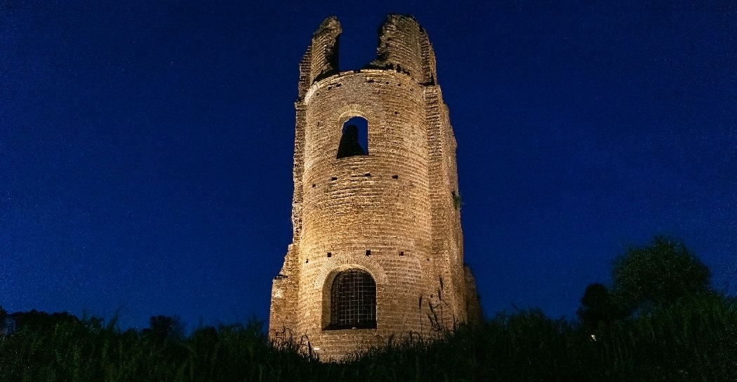 Circo Massenzio. Torre Circo Massenzio. Torre